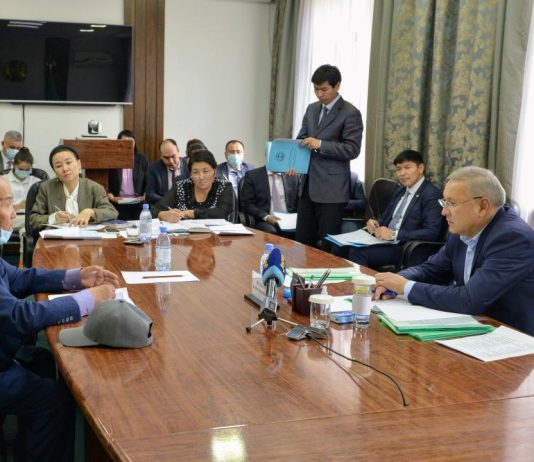 Жетісу облысының әкімі азаматтарды жеке мәселелері бойынша қабылдады