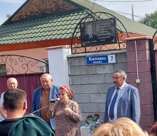 Талдықорғанда майталман әншіге естелік тақта орнатылды