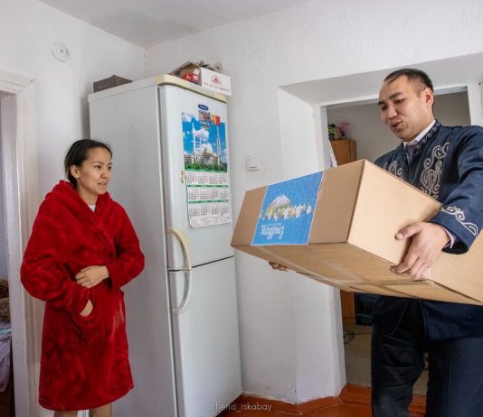 Талдықорғанда Қайырымдылық күніне орай 100 отбасыға азық-түлік себеттері таратылды