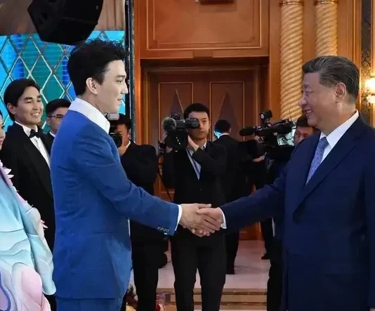 Димаш Құдайберген Қазақстан мен Қытай Президенттері алдында өнер көрсетті