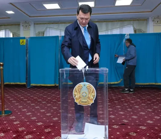 ТМД және Орталық Азияда референдум өткізіп жатқан бірден-бір елміз – Ерлан Қарин