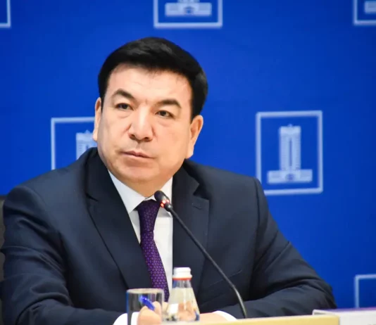 Мектептерде жаңа жылдық мерекеге ақша жинауға тыйым салынған