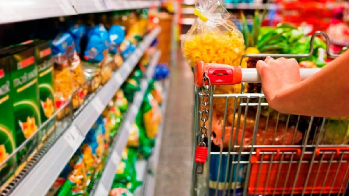 Порно шұлықтағы өгей ана Biffguys жыныстық қатынасқа шақырады