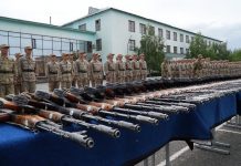 Жас сарбаздарға жеке қару табысталды