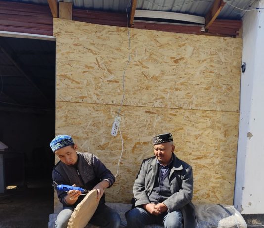 Он саусағынан өнер тамған