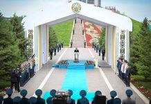 Президент Мемлекеттік ту көтеру рәсіміне қатысты