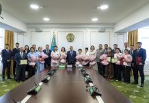 Облыс әкімі мемлекеттік қызметшілерді кәсіби мерекесімен құттықтады