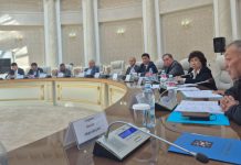 Кеңесіп пішкен тон, келте болмас