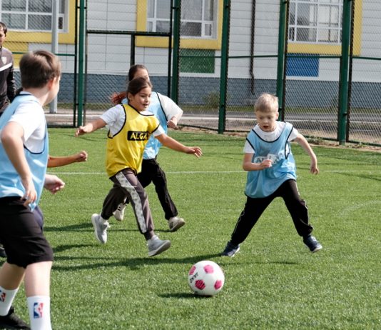 Проект ALGA!: в карагандинских школах прошли первые уроки футбола