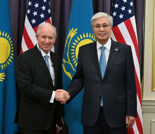 Президент Blackstone компаниясының негізін қалаушылардың бірі және басқарма төрағасы Стивен Шварцманмен кездесті