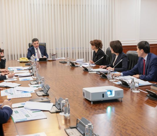Олжас Бектенов денсаулық сақтау саласын цифрландыру және қаржылық тәртіп мәселесі бойынша кеңес өткізді