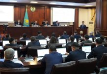 Қызылорда облысында фермерлермен өткен кездесуде Қанат Бозымбаев келесі жылдың вегетациялық кезеңінің тәуекелдерін талқылады