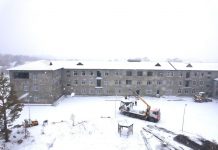 Бейбіт Исабаев Ақсу аудандық аурухананың жөндеу жұмыстарының қарқынын сынға алды