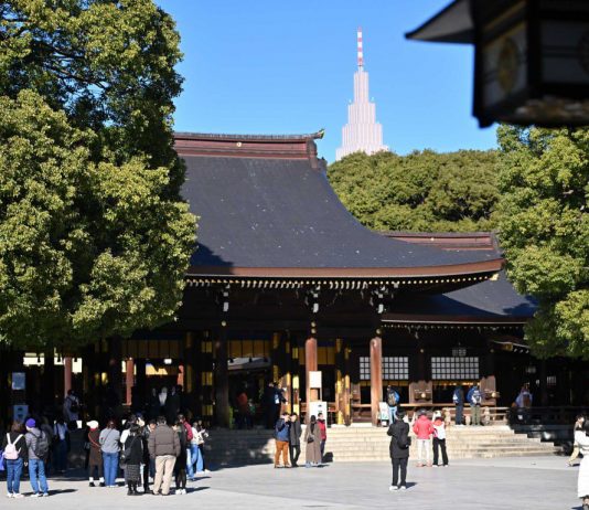 Қасым-Жомарт Тоқаев Мейджи Джингу ғибадатханасын аралап көрді