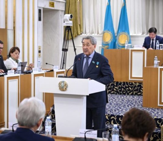 Мазмұндық жақтан үндесіп, бірін-бірі толықтырып, жетілдіріп отырады: депутат Құрылтай мен Халық Кеңесінің жұмысы жайлы айтты