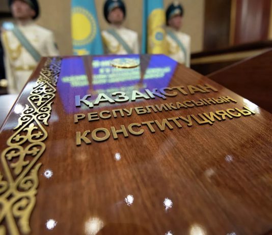 На заседании Конституционной комиссии предложили рассмотреть вопрос о новой Конституции