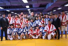 Жапонияда ел намысын қорғап жүрген кәсіпқой сумошы Ерсін Балтағұл қазақстандық спортшылармен және жас балуандармен жүздесті