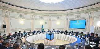 МӘУЛЕН ӘШІМБАЕВ: КОНСТИТУЦИЯ БОЙЫНША РЕФЕРЕНДУМ – САЯСИ ЖҮЙЕНІ ДЕМОКРАТИЯЛАНДЫРУ ЖОЛЫНДАҒЫ МАҢЫЗДЫ ҚАДАМ