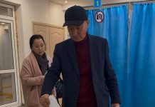 Қазақстанның Еңбек сіңірген қайраткері, Мәдениет саласының үздігі, Жетісу облысының бас ақыны Айтақын Бұлғақов референдумға қатысып, өз таңдауын жасады