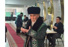 Ғасыр жасындағы ақсақал Нұрмахан Тазабеков референдумға қатысты