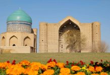 Президент Қасым-Жомарт Тоқаев Қожа Ахмет Ясауи кесенесіне зиярат етті