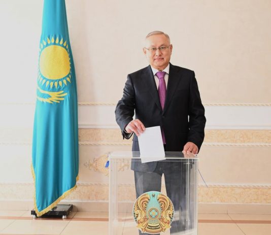 «Мен еліміздің өсіп-өркендеуі үшін дауыс бердім»: Жетісу облысының әкімі референдумға қатысты