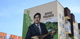Жетісуда Дәнеш Рақышевқа арнап мурал салынды