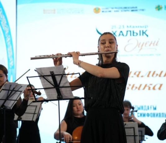 «Halyk Әуені» туры аясында жергілікті тұрғындар мен сарбаздарға концерт ұсынылды