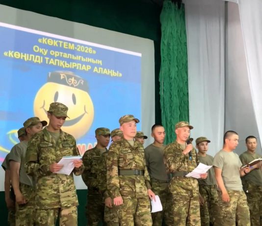 Сарбаздар арасында Көңілді тапқырлар клубы сайысы өтті