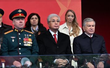 Президент Қасым-Жомарт Тоқаев Мәскеудегі Қызыл алаңда Ұлы Жеңістің 81 жылдығына орай өткен әскери шеруге барды