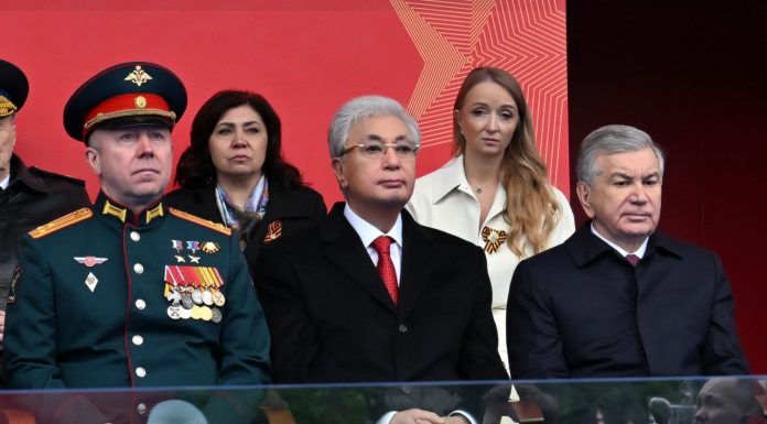 Президент Қасым-Жомарт Тоқаев Мәскеудегі Қызыл алаңда Ұлы Жеңістің 81 жылдығына орай өткен әскери шеруге барды