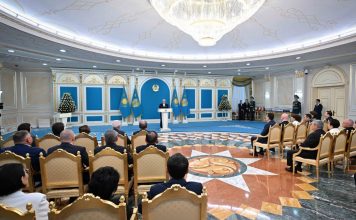 Мемлекет басшысы қоғамдық орындарда әдеп сақтау мәселесін көтерді