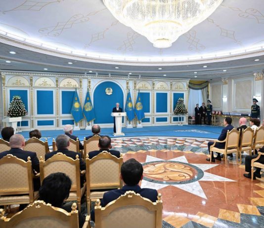 Мемлекет басшысы қоғамдық орындарда әдеп сақтау мәселесін көтерді
