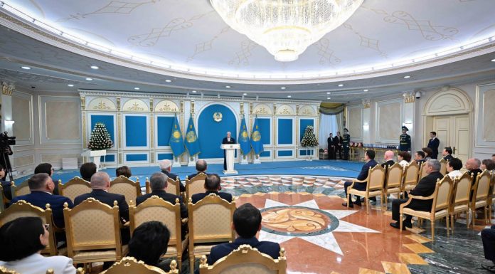 Мемлекет басшысы қоғамдық орындарда әдеп сақтау мәселесін көтерді