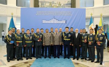Қорғаныс министрі Ұлттық қорғаныс университетінің түлектеріне дипломдар табыстады