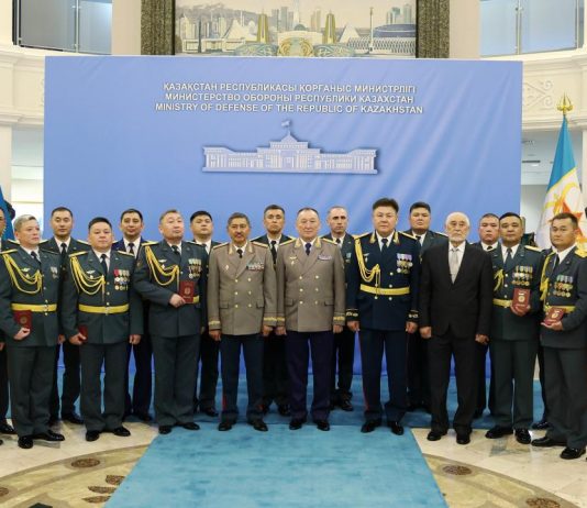 Қорғаныс министрі Ұлттық қорғаныс университетінің түлектеріне дипломдар табыстады