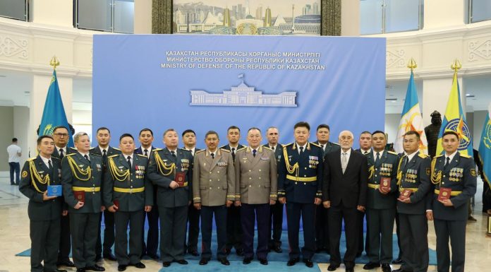 Қорғаныс министрі Ұлттық қорғаныс университетінің түлектеріне дипломдар табыстады