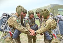 Талдықорғанда 400-ден астам десантшы алғаш рет парашютпен секірді