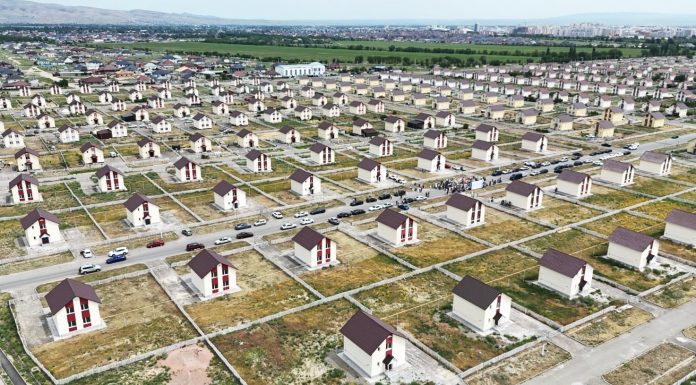 Жетісу облысында Мемлекеттік рәміздер күні қарсаңында 65 отбасы баспаналы болды