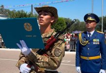 «Әскерге жолдама» ұтып алған жаркенттік азамат Алматыда Отанға адал болуға ант берді
