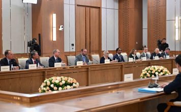 Америкалық делегацияны бастап келген конгрессмен Джейсон Смит арнайы қабылдағаны үшін Қасым-Жомарт Тоқаевқа алғыс айтып, АҚШ Президентінің сәлемін жеткізді