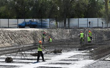 Жетісудың Қаратал ауданында білім беру, спорт, көлік қатынасы, абаттандыру салаларының нысандары салынуда