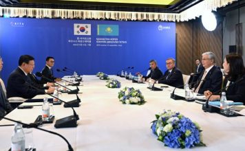 Мемлекет басшысы Lotte Group компаниясының басқарма төрағасы Дон Бин Шинді қабылдады