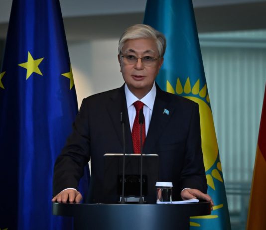 Мемлекет басшысы сапарды қорытындылай келіп, Германия Федералдық Канцлерімен мазмұнды келіссөздер аясында тараптар маңызды келісімдерге қол жеткізгеніне назар аударды