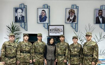 Кітап оқитын шекарашы