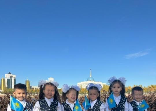 Астаналық балабақша бүлдіршіндері Республика күніне ән арнады