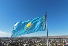 Жетісу облысында Республика күніне орай 43 ту тұғырында Мемлекеттік Ту көтерілді