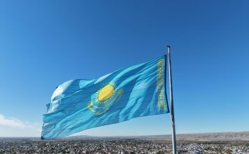 Жетісу облысында Республика күніне орай 43 ту тұғырында Мемлекеттік Ту көтерілді