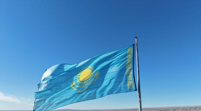 Жетісу облысында Республика күніне орай 43 ту тұғырында Мемлекеттік Ту көтерілді