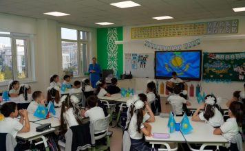 Астананың барлық мектебінде Республика күніне арналған сынып сағаттары өтті